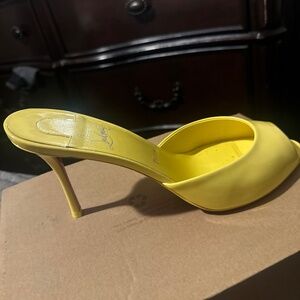 Christian Louboutin Me Dolly 85